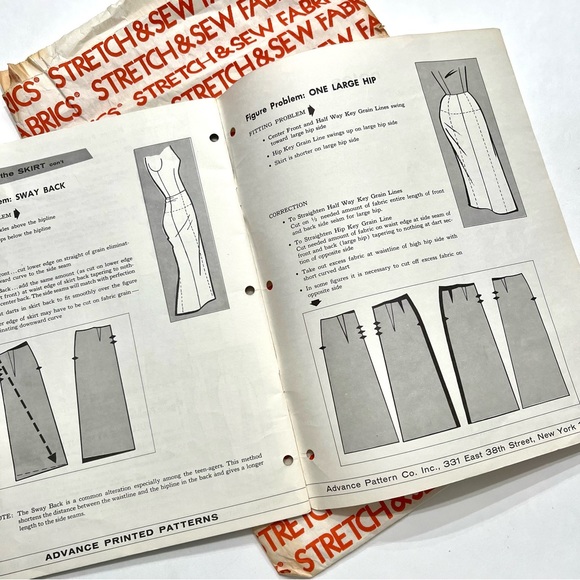Vintage early 1960’s sewing booklets with great pics & info, great for framing! - Picture 10 of 12